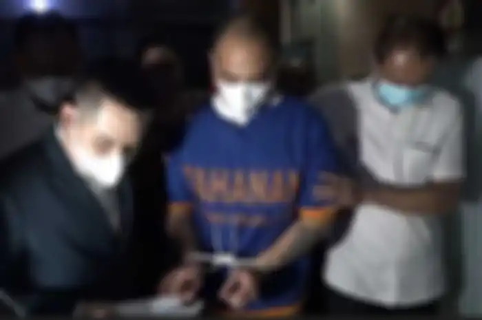 Ferry Irawan pakai baju tahanan, mendekam di Polda Jatim akibat kasus KDRT