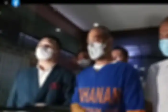 Ferry Irawan menyampaikan permohonan maaf kepada ibunya dan Venna Melinda sebelum ditahan. 