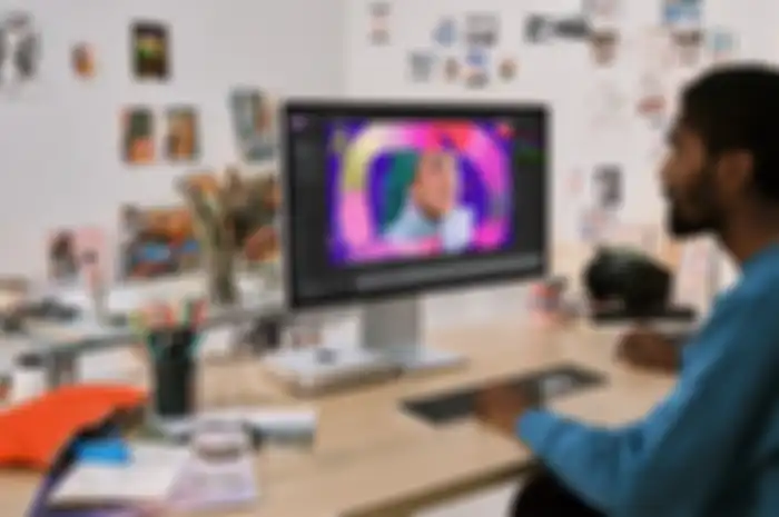 Ilustrasi Mac Mini M2 dengan Apple Studio Display untuk pembuatan konten digital