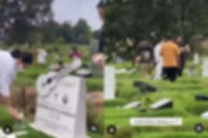 Momen Mutia Ayu dan putrinya ke makam Glenn Fredly