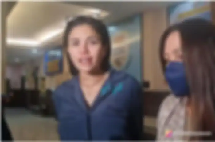 Nikita Mirzani dan Fitri Salhuteru 