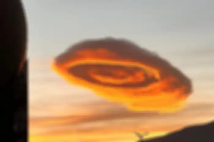 Penjelasan Ahli Soal Penampakan Awan Aneh yang Mirip UFO di Turkiye