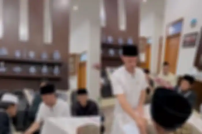 Kekasih Nikita Mirzani, Antonio Dedola mualaf di Tasikmalaya, Ternyata Fitri Salhuteru yang menginisiasi lokasinya.