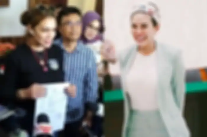 Tengku Zanzabella di Polres Metro Jakarta Selatan, Senin (3/10/2022). Kini Tengku Zanzabella melaporkan Nikita Mirzani ke polisi pada Jumat (3/2/2023).