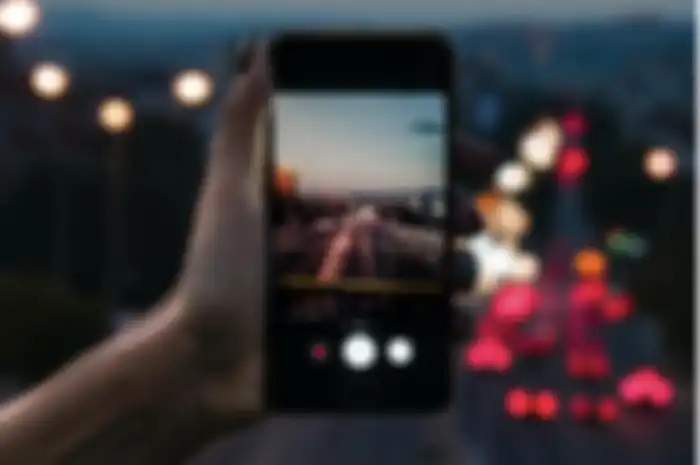 Sembari ngabuburit Ramadan, kita dapat mencoba cara foto yang kece pakai kamera smartphone.