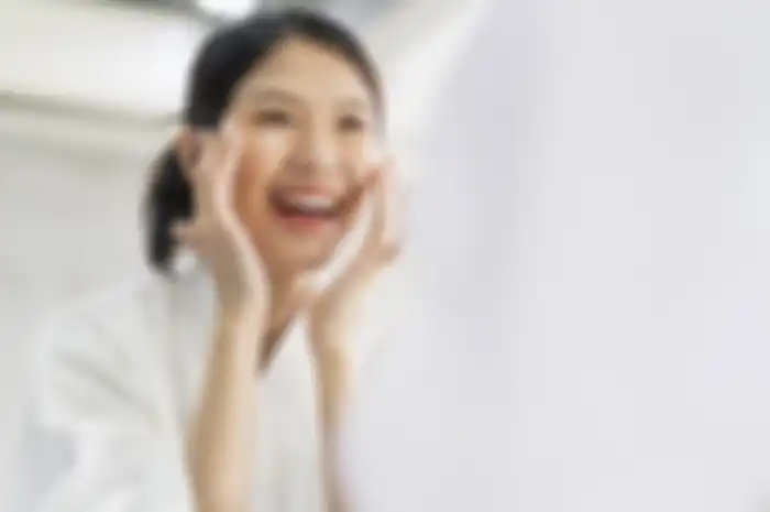 Tips hidup perawatan kulit di pagi hari agar glowing maksimal