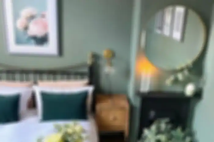 11 Ide Warna Hijau Sage di Kamar Tidur, Cocok untuk Pemula
