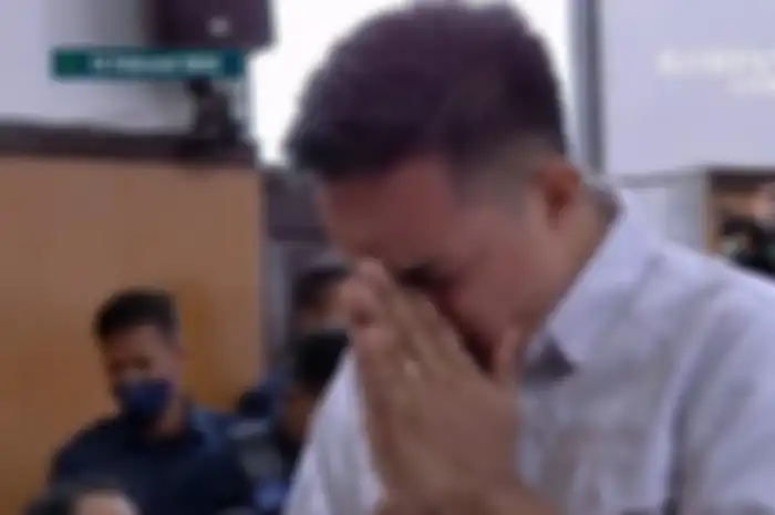Terdakwa kasus pembunuhan Brigadir Nofriansyah Yosua Hutabarat atau Brigadir J, Richard Eliezer divonis 1 tahun 6 bulan penjara atau 18 bulan di Pengadilan Negeri Jakarta Selatan, Rabu (15/2/2023). 