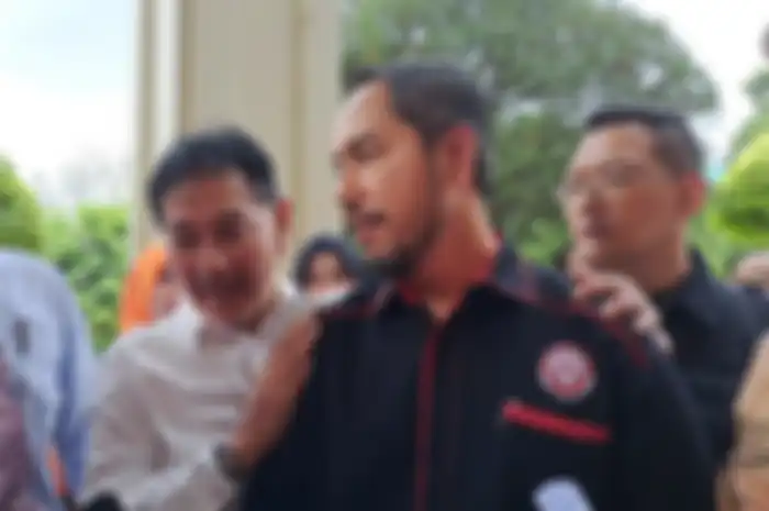 Venna Melinda dan Sunan Kalijaga saat ditemui Grid.ID di kawasan Pengadilan Agama Jakarta Selatan, Kamis (23/2/2023).