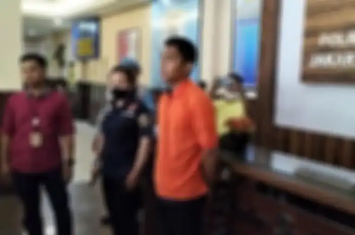 Mario Dandy Satriyo (20), anak pejabat pajak yang menganiaya David (17), dihadirkan saat Polres Metro Jakarta Selatan menggelar konferensi pers pengungkapan kasus ini, Rabu (22/2/2023).