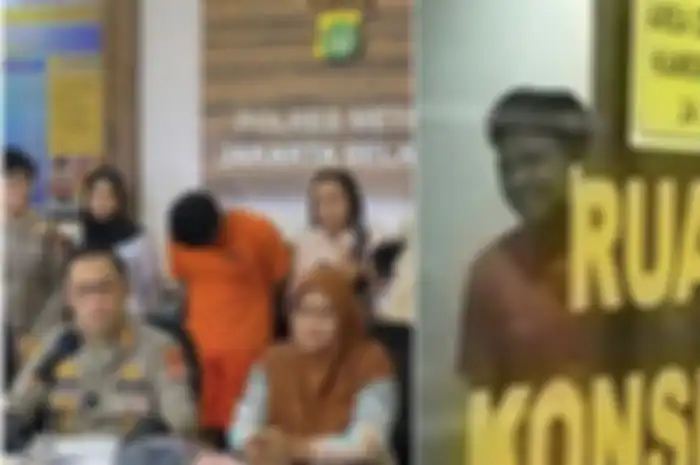Shane Lukas salah satu tersangka penganiaya David tertangkap kamera masih bisa bercanda di depan polisi.