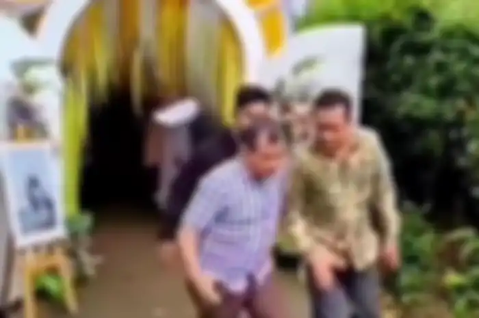 Kronologi penangkapan mantan direktur utama (Dirut) Perusahaan Daerah Aneka Usaha (PDAU) Kabupaten Purworejo, Didik Prasetya Adi oleh Kejaksaan Negeri (Kejari) Purworejo.