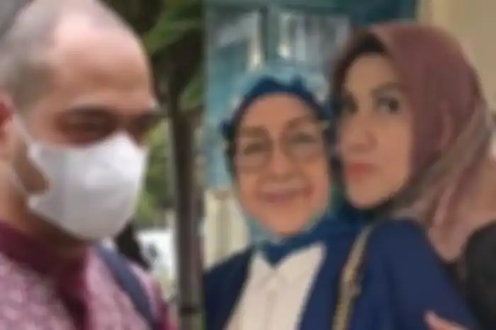 Ibunda Ferry Irawan, Hariati menangis menceritakan momen Venna Melinda mendatangi putranya di penjara 