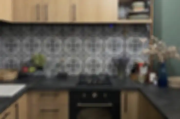 Foto dapur mungil mencuri perhatian mertua lantaran ditata dengan cara sederhana ini.