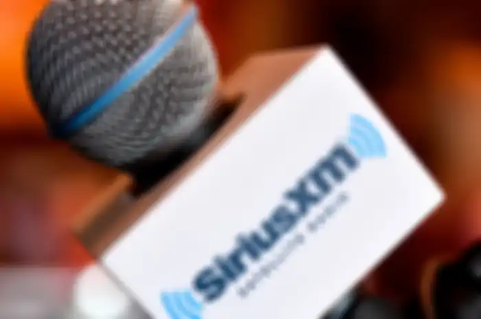 Ilustrasi mic radio SiriusXM yang kini melakukan PHK di tahun 2023. 