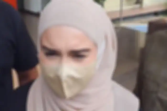 Irish Bella kunjungi Ammar Zoni di penjara