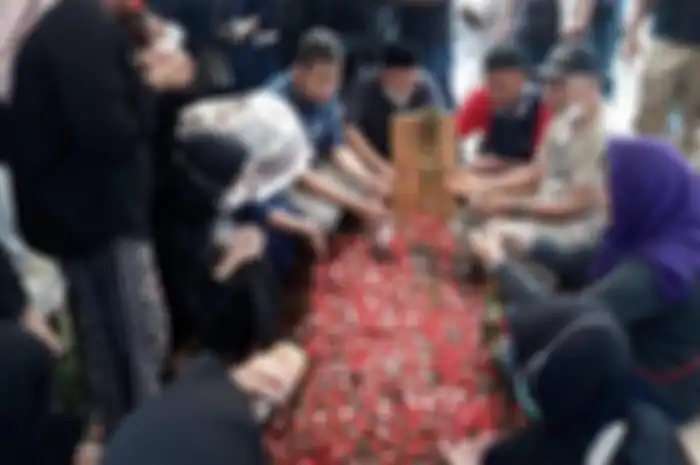 Pemakaman Rini S Bon Bon
