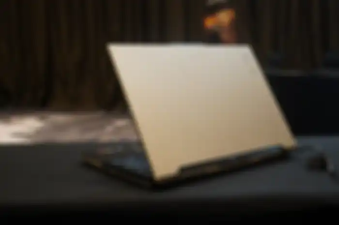ASUS TUF A 16 Advantage Edition dengan warna ssandstorm yang memberikan kesan kuat dan tangguh