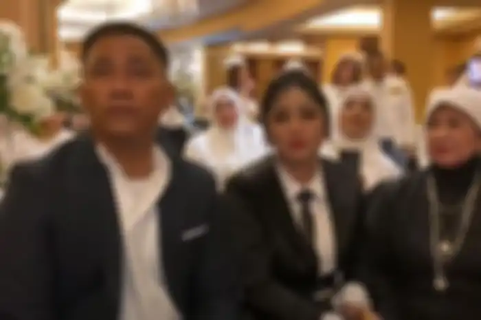 Dewi Perssik dan Rully
