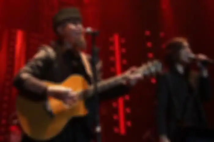 Ahmad Dhani (kiri) dan Once Mekel (kanan) - Ahmad Dhani mengajukan somasi kepada Once Mekel terkait larangan untuk membawakan lagu Dewa 19. Apabila melanggar, Once akan terancam 3 tahun penjara dan denda Rp 500 juta.