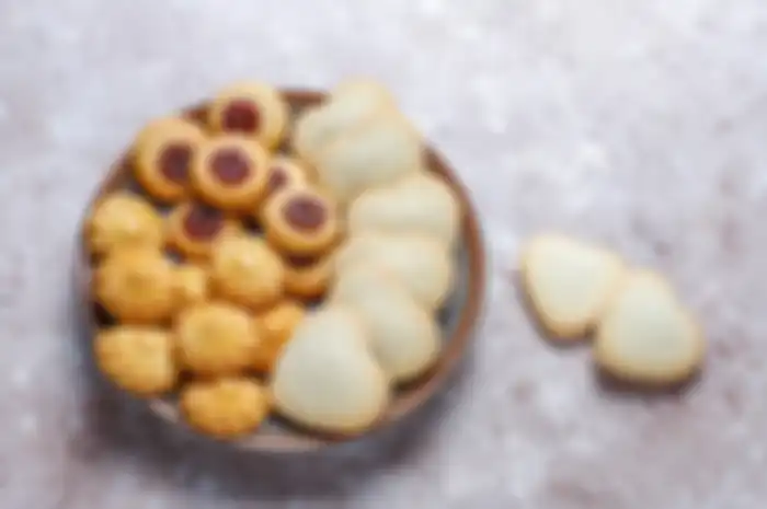Salah satu hal yang identik dengan lebaran adalah kue kering.