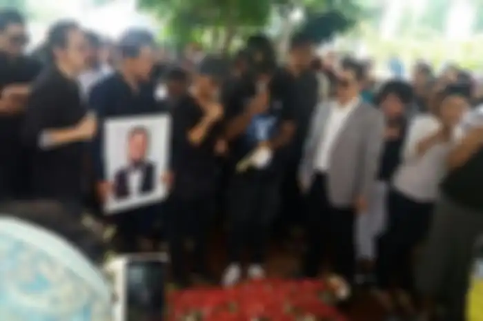 Pemakaman Mike Mohede