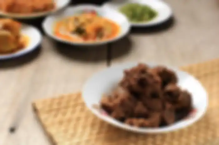 Rendang menjadi salah satu sajian khas hari raya.
