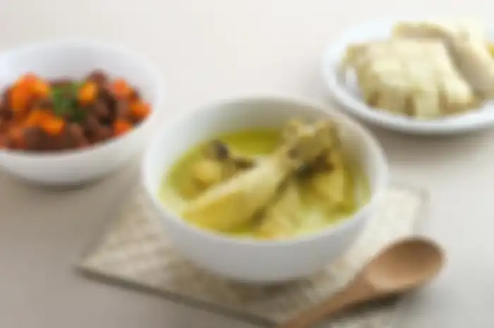 Makanan bersantan adalah salah satu  jenis makanan yang populer di hari raya. 