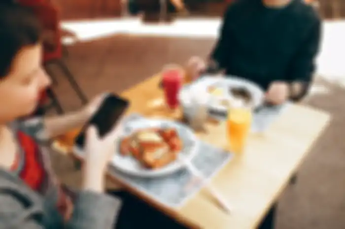 Tak hanya rasa lapar, nyatanya kebanyakan makan juga membuat tubuh terasa tidak nyaman hingga gangguan pencernaan.