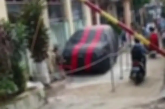 Viral di TikTok warga bikin garasi sampai makan badan jalan
