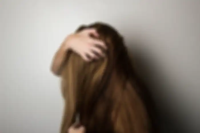 Berikut simak beberapa cara mengatasi rambut lepak dan bau apek yang bisa diterapkan di rumah, apa saja?