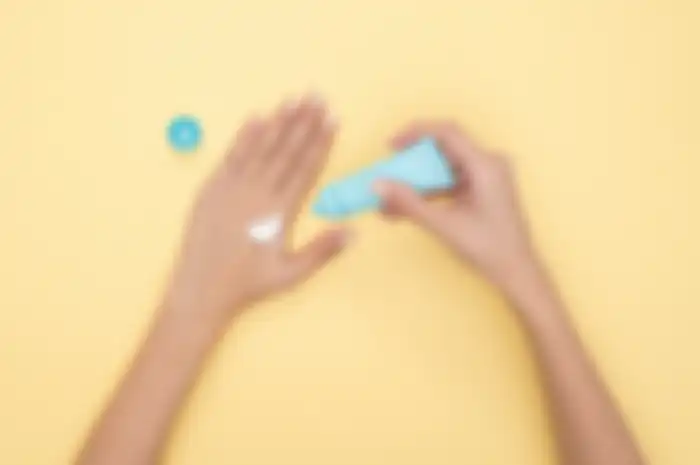 Simak beberapa cara mengatasi kulit kering yang bisa dilakukan dengan mudah cukup di rumah, apa saja?