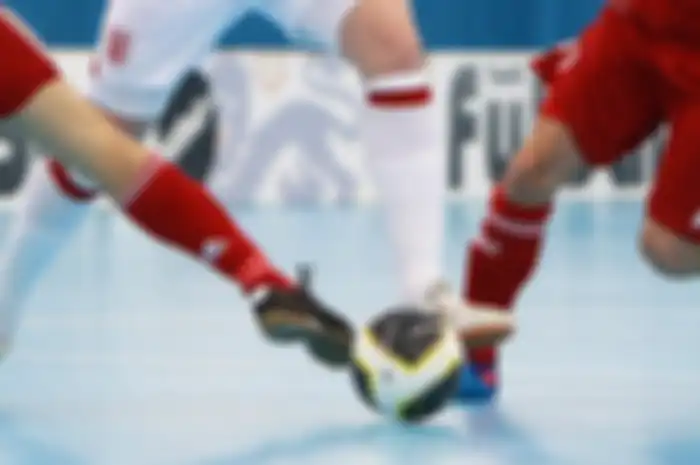 Ilustrasi ide hadiah untuk pacar yang hobi main futsal