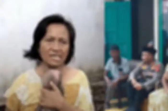 Kisah viral di TikTok, Iyos anggap boneka sebagai anak laki-laki.
