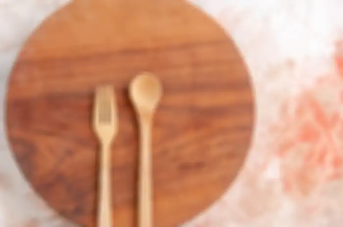 Ilustrasu peralatan makan kayu.