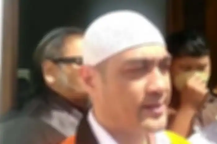 Ferry Irawan saat memberikan keterangan pers usai divonis 1 tahun penjara di PN Kota Kediri, Rabu (23/5/2023). 