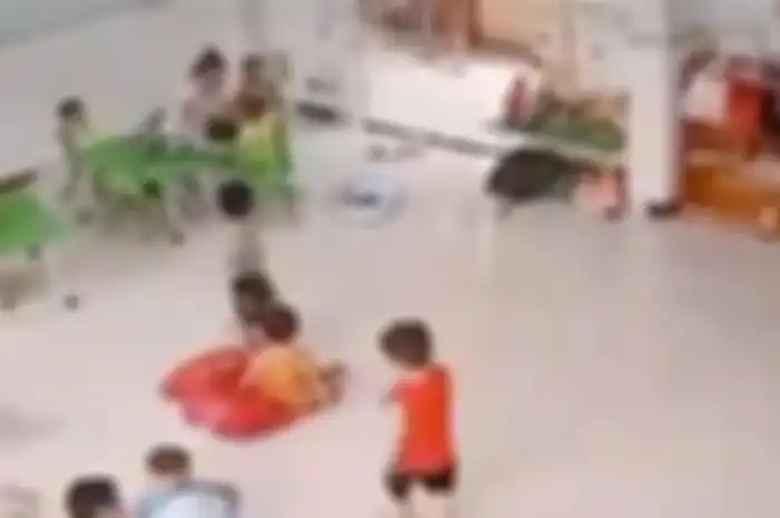Rekaman CCTV memperlihatkan guru menampar bocah 2 tahun sebanyak 31 kali, ibu syok