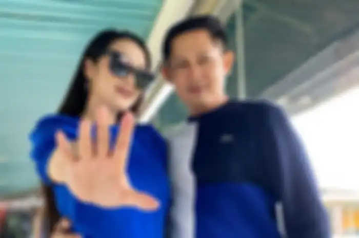 Fitri Carlina dan Hendra Sumendap.