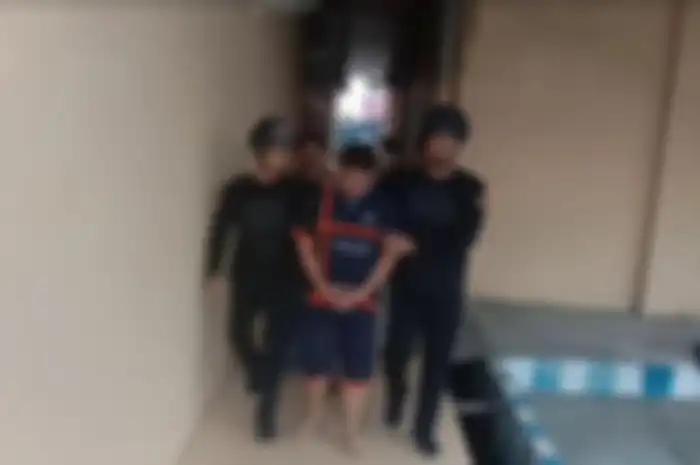 Guru cabul berinisial PH alias Aseng saat dipaparkan Polres Labuhanbatu. 