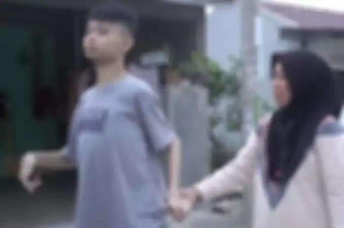 Siti mantan TKI di Taiwan membawa pulang anak majikan disabilitas. 