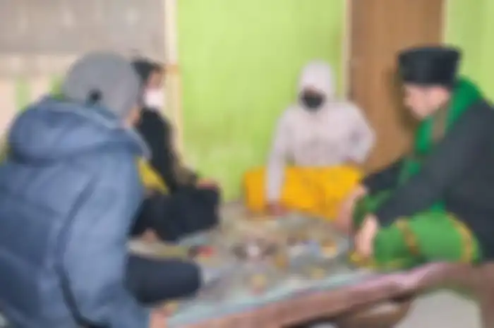 Kisah viral Bu Siti melakukan poliandri dan nyaris diusir warga.