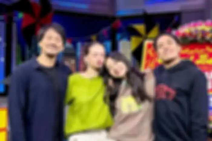 Potret perpisahan Enzy Storia dengan Vincent, Desta dan Hesti di acara Tonight Show