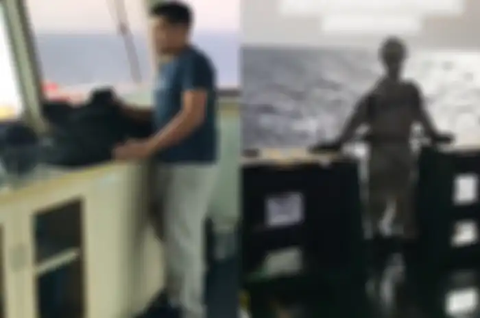 Persiapan rompi anti peluru bagi awak kapal saat hendak memasuki kawasan Laut Merah yang dikenal dengan kawasan bajak laut dari Somalia