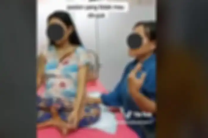 Ibu muda yang hendak melahirkan dilarang suami dan mertuanya untuk dirujuk ke rumah sakit. Ujungnya mengenaskan! 