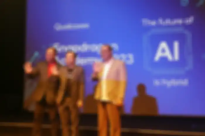 Snapdragon Academy 2023 yang membahas teknologi Hybrid AI bersama  Dominikus Susanto, Senior Manager Business Development, Qualcomm Indonesia, Shannedy Ong, Country Director, Qualcomm Indonesia, Didi Setiadi, Founder and CEO, Prasimax