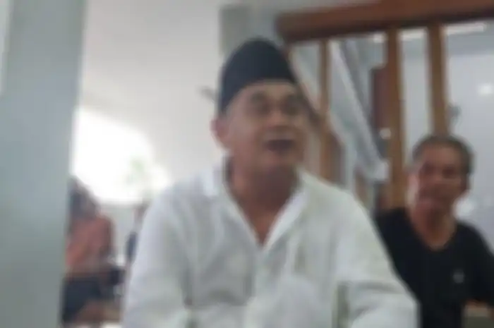 Ketua RT, Malkan menyebut bahwa pihaknya tidak pernah menolak sapi dari Dewi Perssik, seperti yang dituding oleh pedangdut itu kepadanya. 