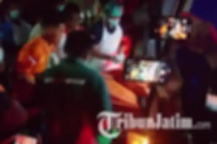 Pasutri ditemukan tewas di ruang karaoke di Tulungagung.