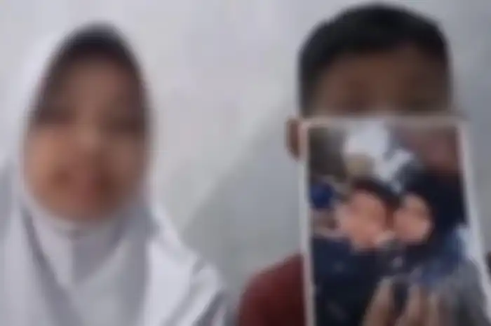 Dua orang anak asal Cianjur mencari keberadaan ibunya yang menjadi Tenaga Kerja Wanita (TKW) atau Pekerja Migran Indonesia (PMI) di Dubai, Uni Emirat Arab.