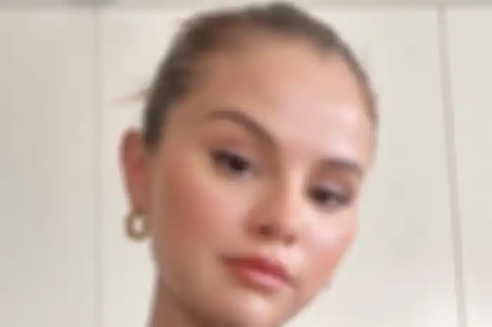 Ilustrasi makeup natural Selena Gomez
