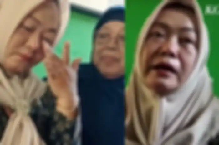 Kepala Sekolah SD Negeri 3 Babadan, Ponorogo, Evif Darmawanti menangis karena tak ada murid baru yang mendaftar di sekolahnya 